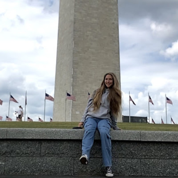 Meet your Posher, Danielle - Picture 1 of 1